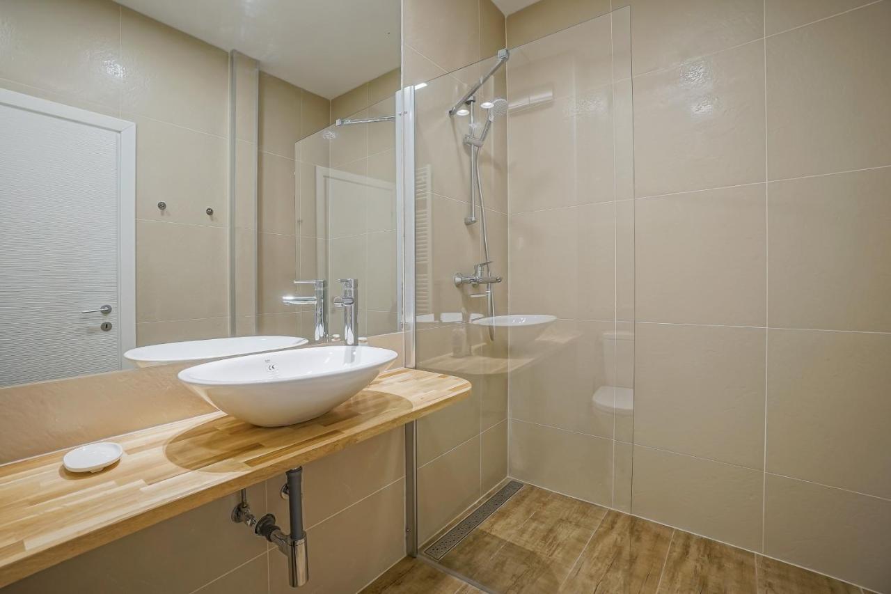 بوخارست Bright Apartments Moments Away From Herastrau Park, Mall And Metro المظهر الخارجي الصورة