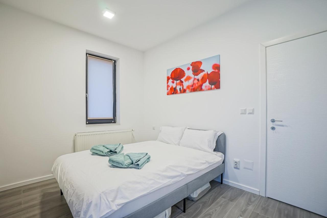 بوخارست Bright Apartments Moments Away From Herastrau Park, Mall And Metro المظهر الخارجي الصورة