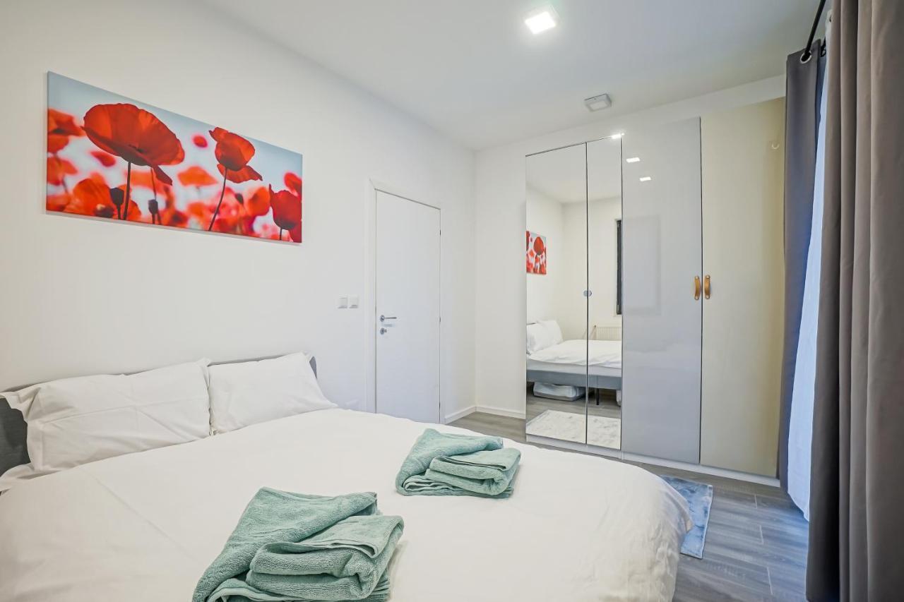 بوخارست Bright Apartments Moments Away From Herastrau Park, Mall And Metro المظهر الخارجي الصورة