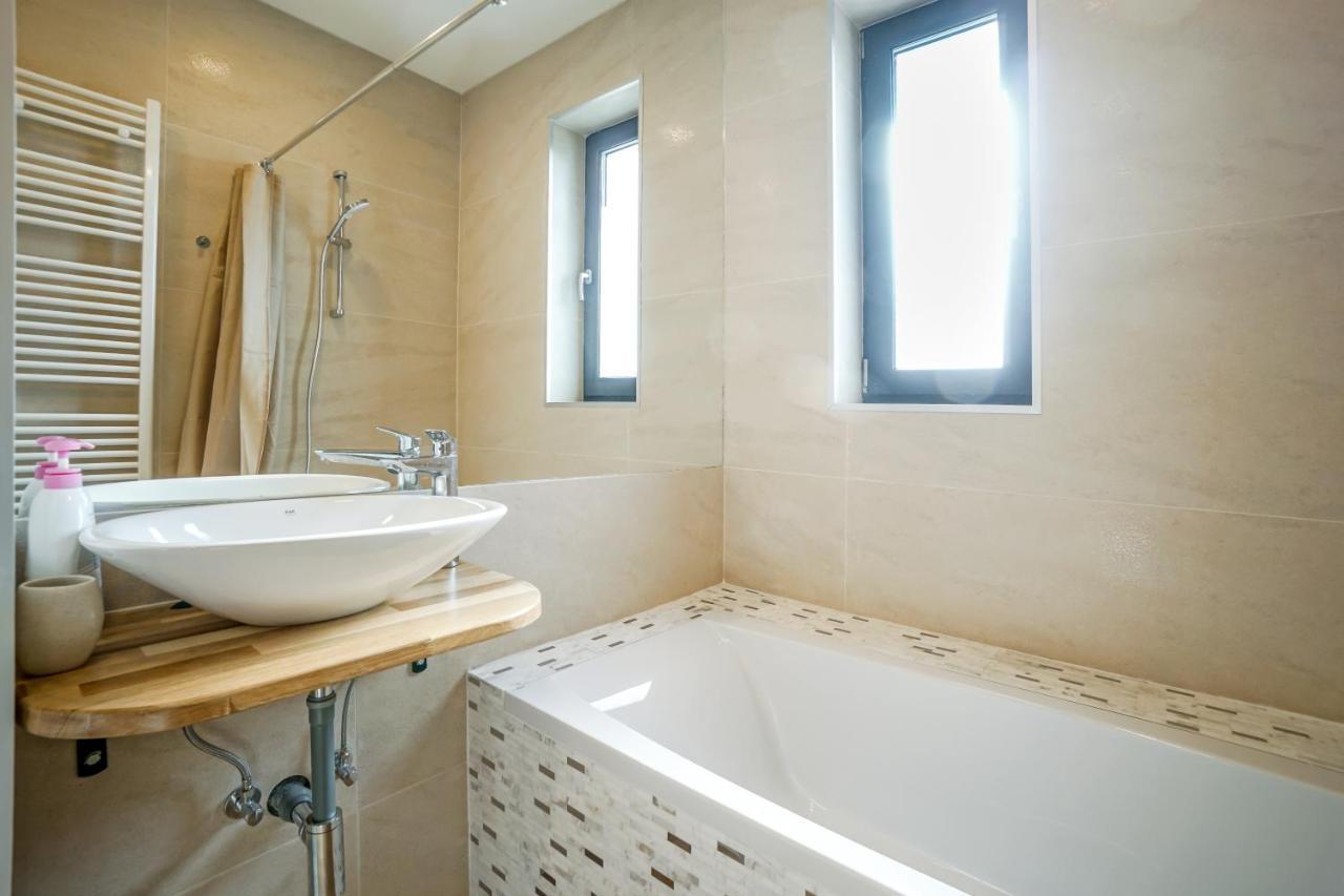 بوخارست Bright Apartments Moments Away From Herastrau Park, Mall And Metro المظهر الخارجي الصورة